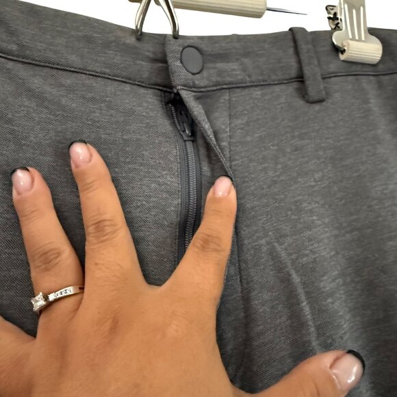 Uniqlo Heather Gray Performance Stretch Jogger Pants Mens Size Large - Picture 2 of 5